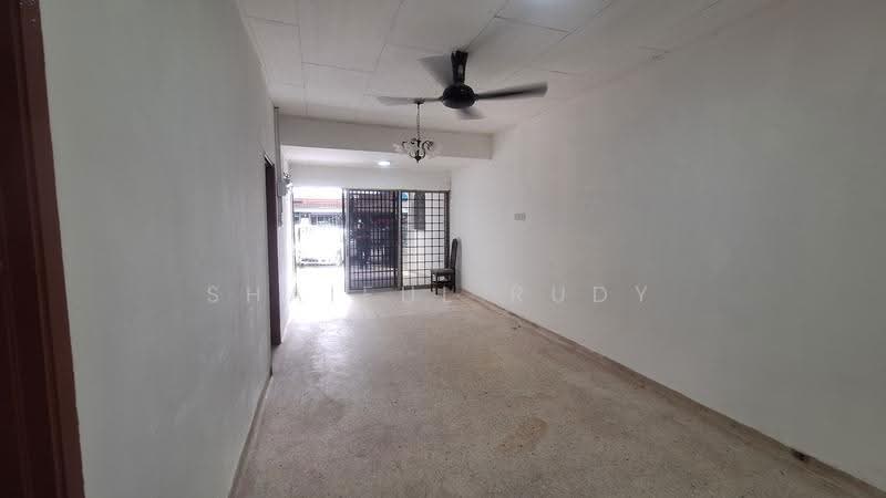 Rumah Teres 1-Tingkat untuk Dijual di Kelana Jaya (Petaling Jaya) - Shaiful Rudy - Living Room - PropertyGuru.com.my