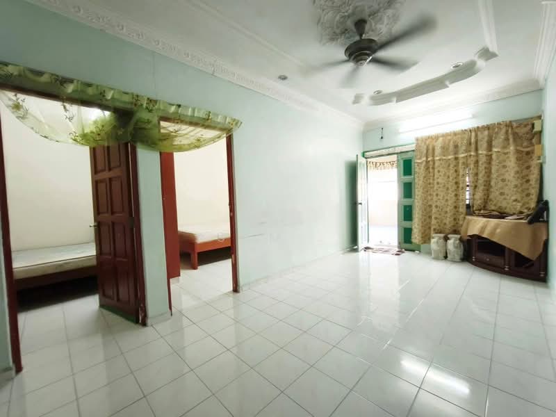 1-storey Terraced House for Sale in Taman Pinji Mewah (Ipoh) - Sam . - Living Room - PropertyGuru.com.my