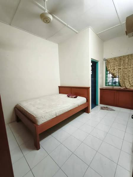 1-storey Terraced House for Sale in Taman Pinji Mewah (Ipoh) - Sam . - Bedroom - PropertyGuru.com.my