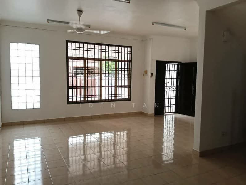 Rumah Teres 2 Tingkat untuk Dijual di Taman Mutiara Rini (Skudai) - Iden Tan - Living Room - PropertyGuru.com.my