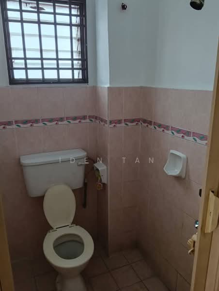 Rumah Teres 2 Tingkat untuk Dijual di Taman Mutiara Rini (Skudai) - Iden Tan - Bathroom - PropertyGuru.com.my