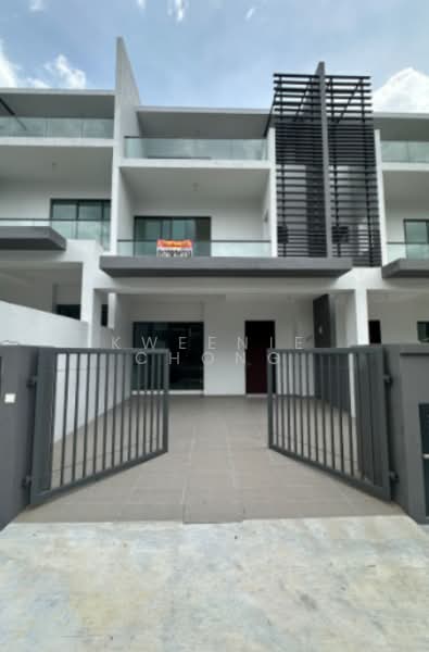 3-storey Terraced House for Sale in Batu 9 (Cheras) - Kweenie Chong - Exterior - PropertyGuru.com.my
