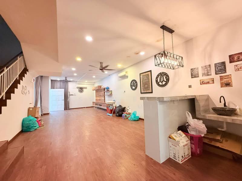 Rumah Teres 2.5 Tingkat untuk Dijual di Seremban (Negeri Sembilan) - Hassan Basri Suhaimi - Living Room - PropertyGuru.com.my