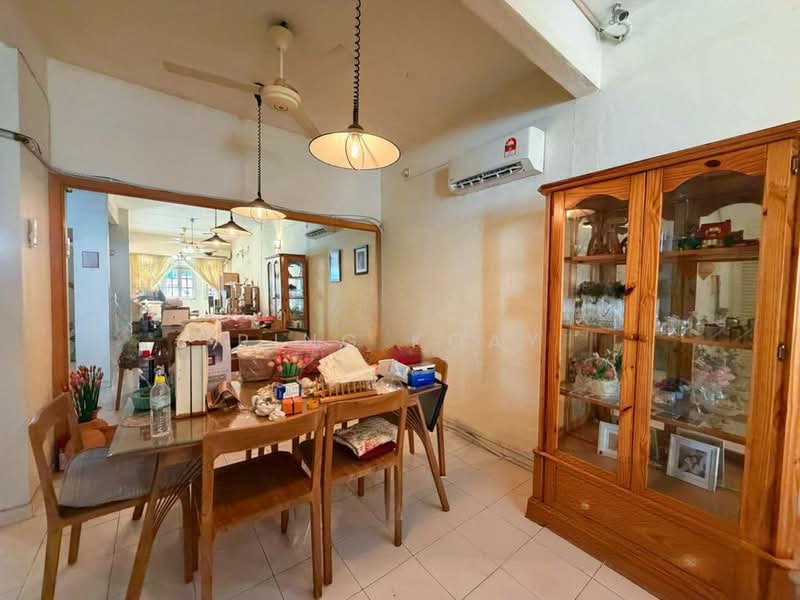 2-storey Terraced House for Sale in Island Glades (Jelutong) - Ping Koay - Dining Room - PropertyGuru.com.my