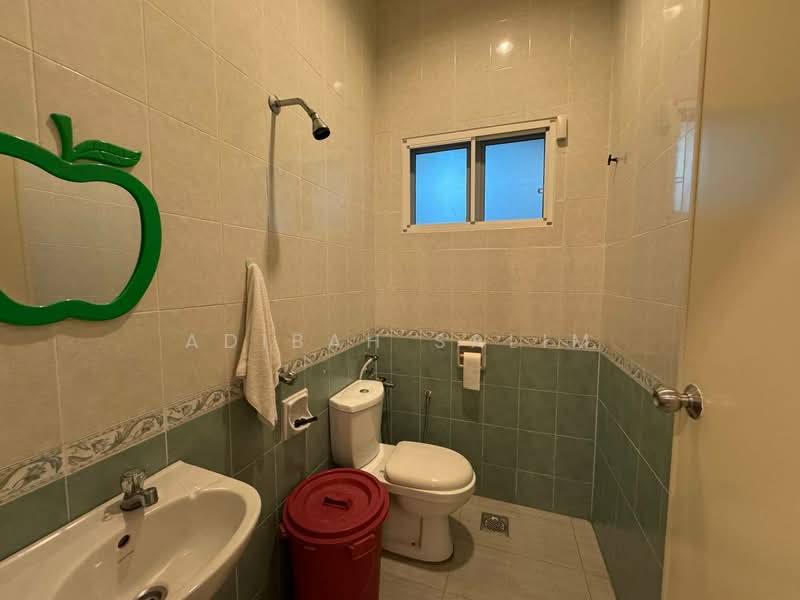 Rumah Berkembar untuk Dijual di Shah Alam (Selangor) - Adibah Salim - Bathroom - PropertyGuru.com.my