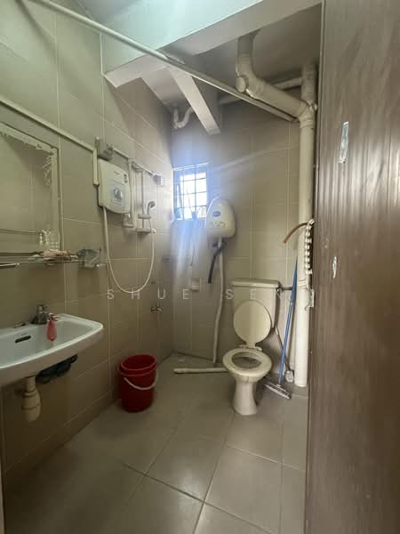 Apartment for Sale at Kuchai Entrepreneurs Park Apartment - Shue Sen - Bathroom - PropertyGuru.com.my
