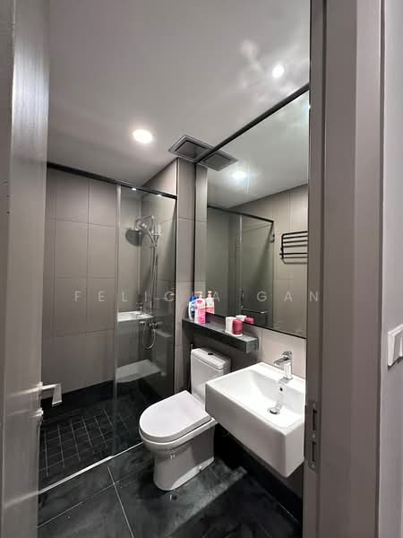 Servis Apartment untuk Disewa di Bloomsvale Menara Vista Petaling - Felicia Gan - Bathroom - PropertyGuru.com.my