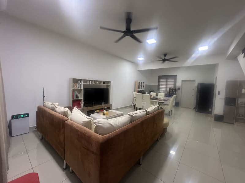 2-storey Terraced House for Sale in Bandar Rimbayu (Telok Panglima Garang) - Miki You - Living Room - PropertyGuru.com.my