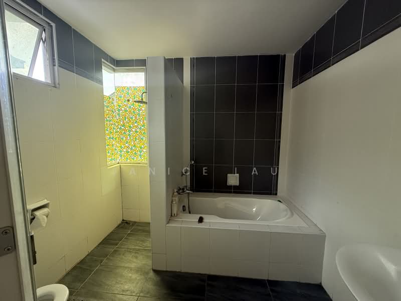 Rumah Berkembar untuk Dijual di Bandar Mahkota Cheras (Cheras) - Janice Lau - Bathroom - PropertyGuru.com.my