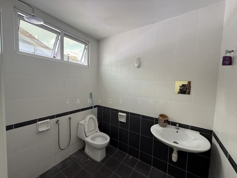 Rumah Berkembar untuk Dijual di Bandar Mahkota Cheras (Cheras) - Janice Lau - Bathroom - PropertyGuru.com.my