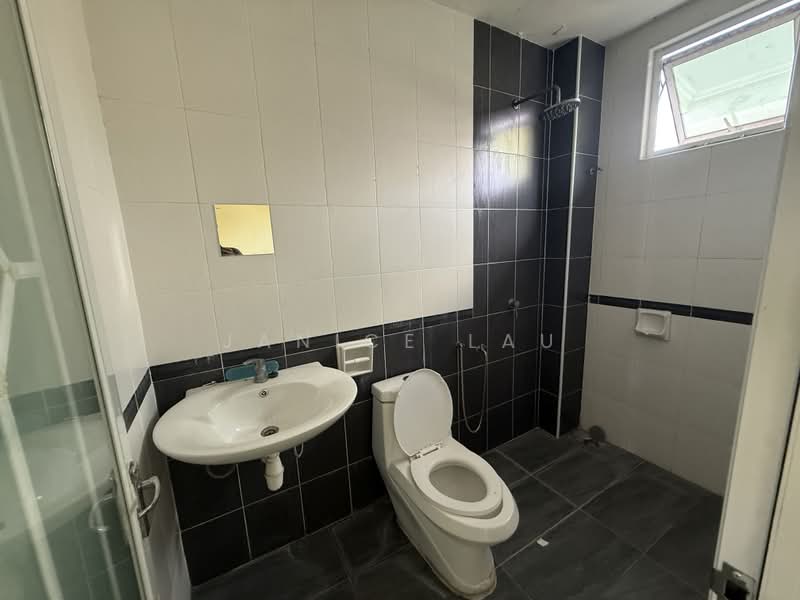 Rumah Berkembar untuk Dijual di Bandar Mahkota Cheras (Cheras) - Janice Lau - Bathroom - PropertyGuru.com.my