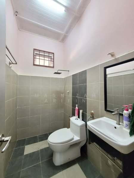 Semi-Detached House for Sale in Sepang (Selangor) - Masnizah Arifin - Bathroom - PropertyGuru.com.my