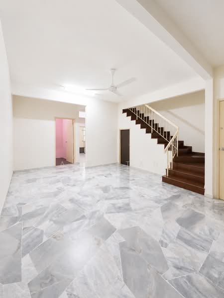 2-storey Terraced House for Sale in Bandar Pinggiran Subang (Shah Alam) - Abby Tan - Living Room - PropertyGuru.com.my