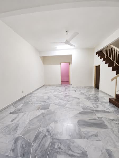 2-storey Terraced House for Sale in Bandar Pinggiran Subang (Shah Alam) - Abby Tan - Living Room - PropertyGuru.com.my