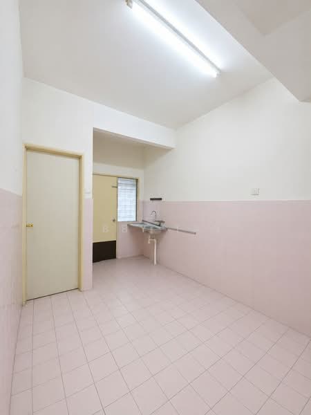 2-storey Terraced House for Sale in Bandar Pinggiran Subang (Shah Alam) - Abby Tan - Kitchen - PropertyGuru.com.my
