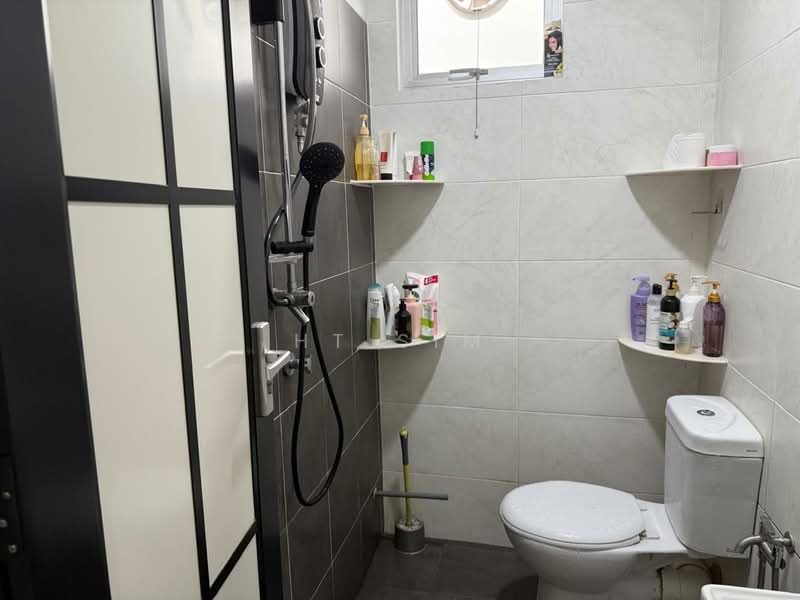 Pangsapuri untuk Dijual di The Rise Collection 3 - HT Sim - Bathroom - PropertyGuru.com.my