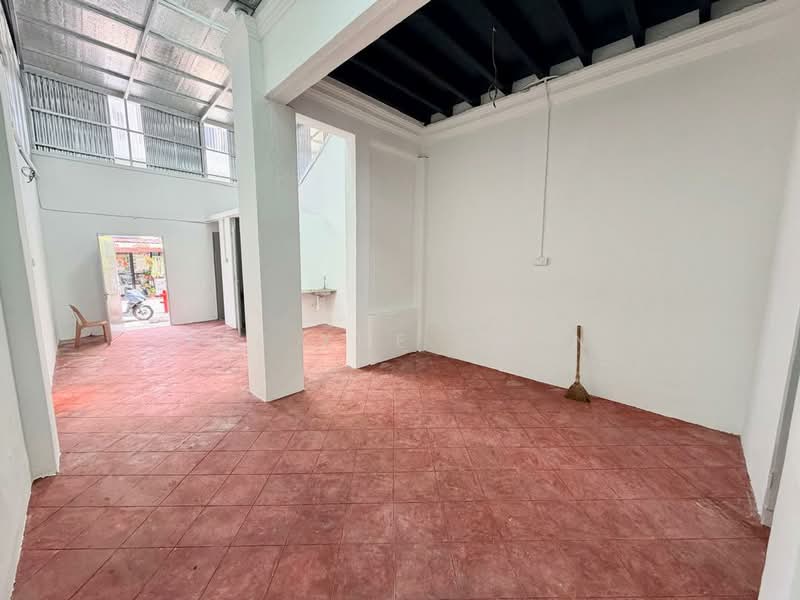Shop for Rent in George Town (Penang) - Lee Xue Chen - Interior - PropertyGuru.com.my