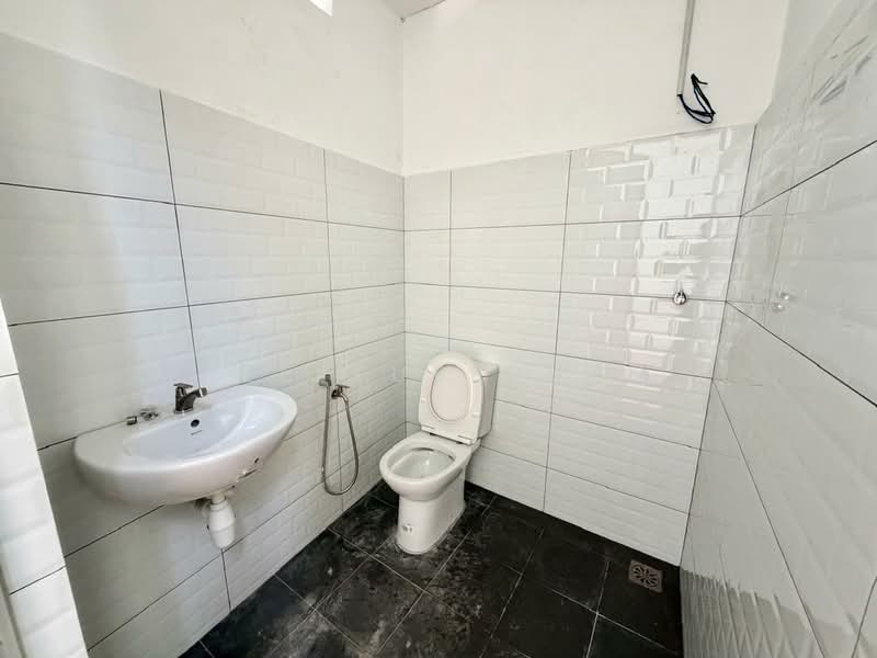 Shop for Rent in George Town (Penang) - Lee Xue Chen - Bathroom - PropertyGuru.com.my