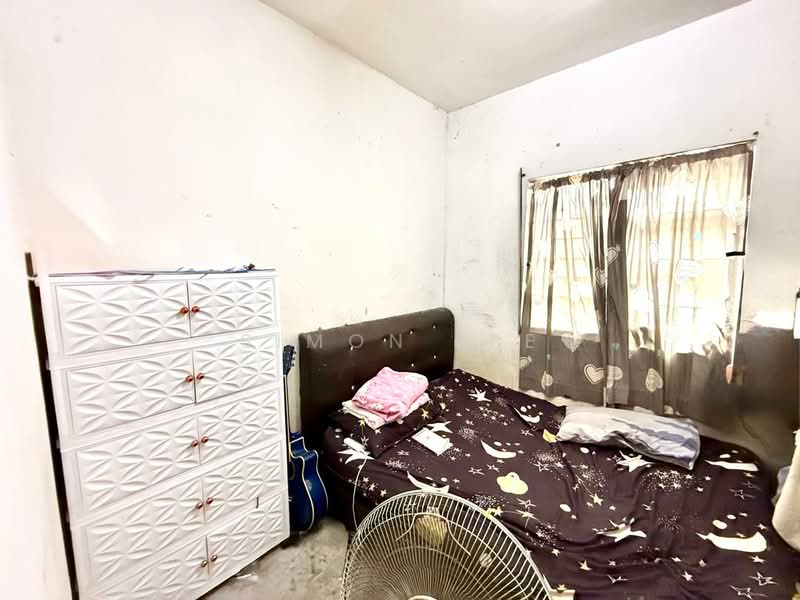 Flat for Sale at Bandar Bukit Tinggi 2 - Simon Lee - Bedroom - PropertyGuru.com.my