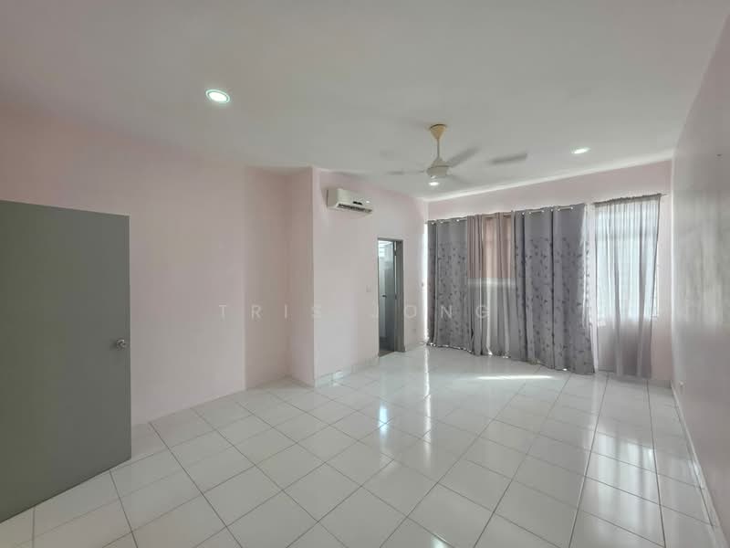 2-storey Terraced House for Rent in Rawang (Selangor) - Tris Jong - Living Room - PropertyGuru.com.my