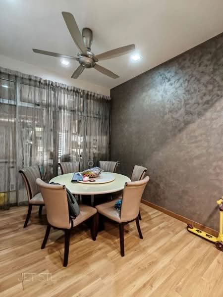 Rumah Teres 2 Tingkat untuk Dijual di Setia Indah 9 (Setia Alam) - Loke . - Dining Room - PropertyGuru.com.my