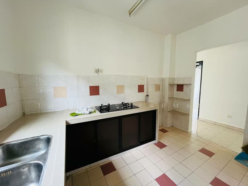 Apartment for Sale at Pangsapuri Carlina - Thoriq Suparman - Kitchen - PropertyGuru.com.my