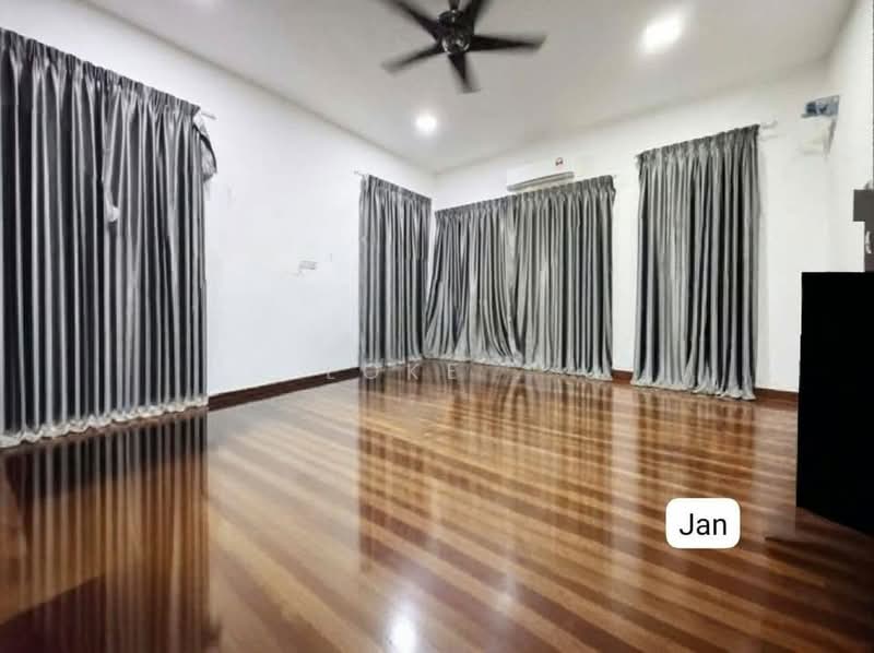 Rumah Berkembar untuk Dijual di Setia Utama (Setia Alam) - Loke . - Living Room - PropertyGuru.com.my