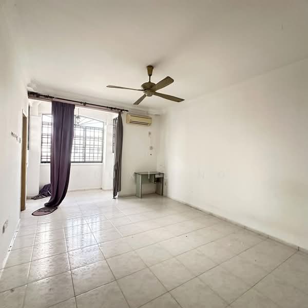 2-storey Terraced House for Rent in Taman Nusa Jaya Mas (Iskandar Puteri (Nusajaya)) - Xiuxiu Ng - Living Room - PropertyGuru.com.my