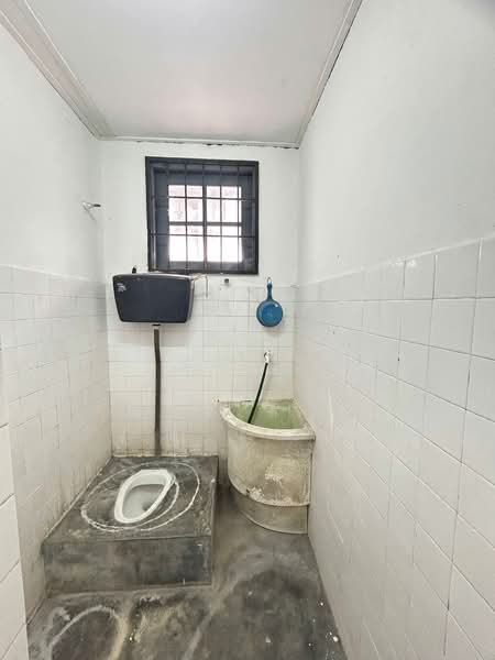 Shop / Office for Sale in Bandar Baru Menglembu (Menglembu) - Sam . - Bathroom - PropertyGuru.com.my