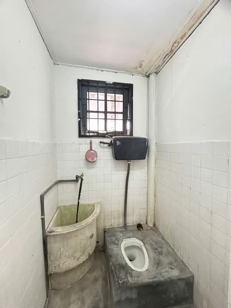 Shop / Office for Sale in Bandar Baru Menglembu (Menglembu) - Sam . - Bathroom - PropertyGuru.com.my
