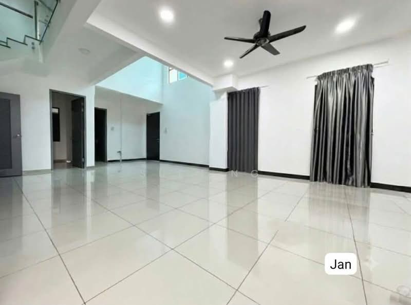 Rumah Berkembar untuk Dijual di Setia Utama (Setia Alam) - Suen Ng - Living Room - PropertyGuru.com.my