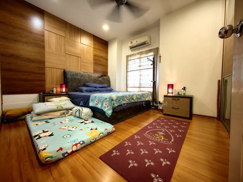Rumah Teres untuk Dijual di Alam Damai (Cheras) - Danilo Lim - Bedroom - PropertyGuru.com.my