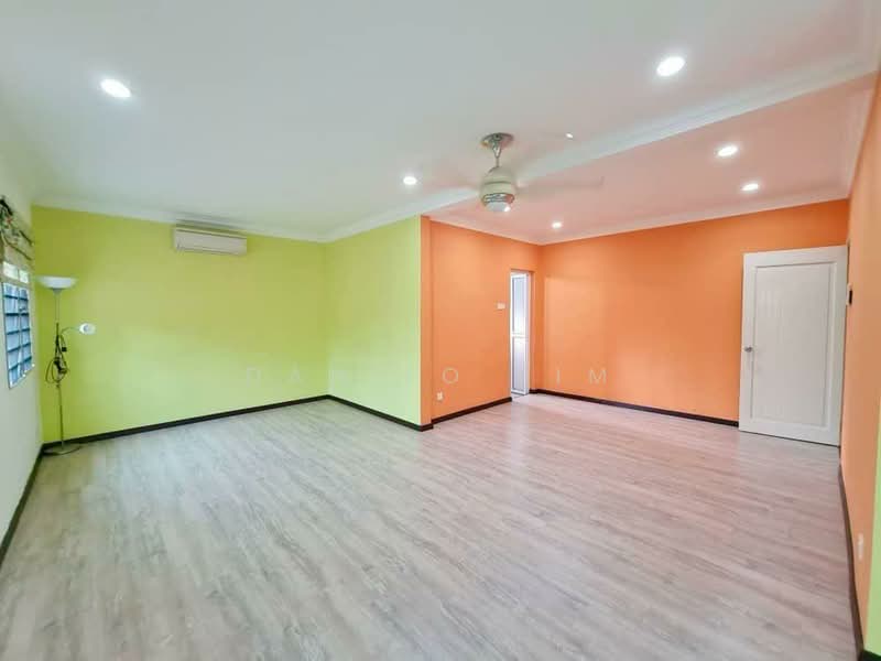 Rumah Teres untuk Dijual di Alam Damai (Cheras) - Danilo Lim - Living Room - PropertyGuru.com.my