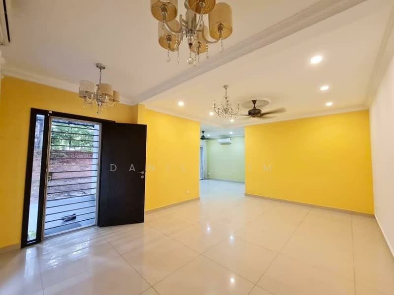 Rumah Teres untuk Dijual di Alam Damai (Cheras) - Danilo Lim - Living Room - PropertyGuru.com.my