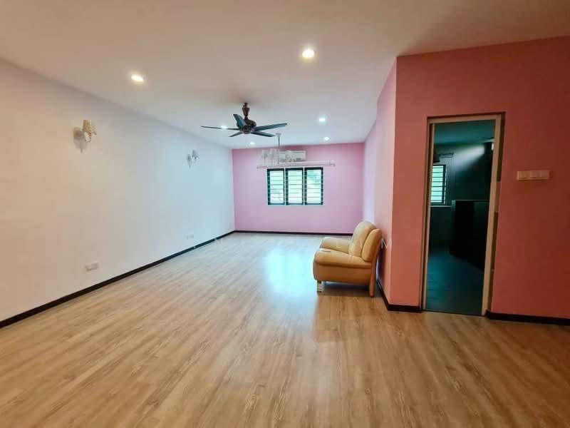 Rumah Teres untuk Dijual di Alam Damai (Cheras) - Danilo Lim - Living Room - PropertyGuru.com.my