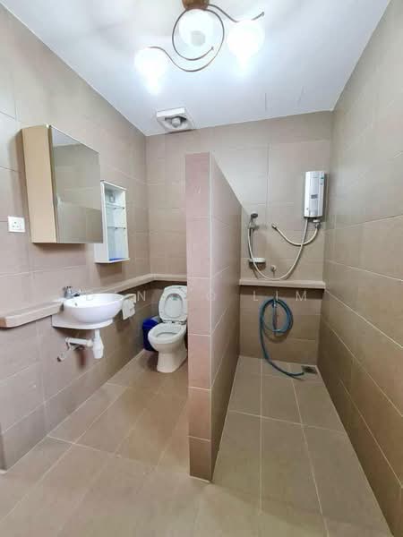 Rumah Teres untuk Dijual di Alam Damai (Cheras) - Danilo Lim - Bathroom - PropertyGuru.com.my