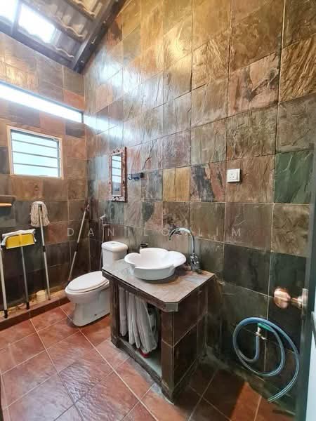 Rumah Teres untuk Dijual di Alam Damai (Cheras) - Danilo Lim - Bathroom - PropertyGuru.com.my