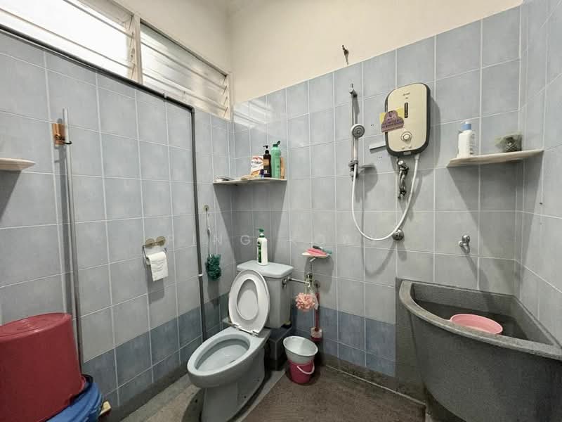 2-storey Terraced House for Sale in Island Glades (Jelutong) - Ping Koay - Bathroom - PropertyGuru.com.my