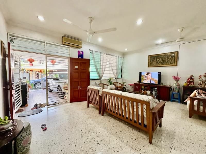 2-storey Terraced House for Sale in Island Glades (Jelutong) - Ping Koay - Living Room - PropertyGuru.com.my
