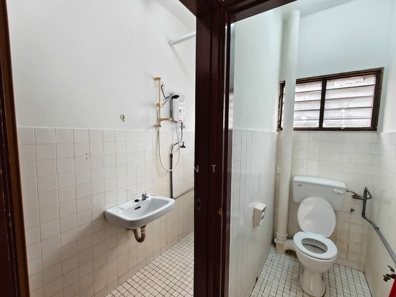 Apartment for Rent at Taman Megah Cheras Apartment - Vincent Lee - Bathroom - PropertyGuru.com.my