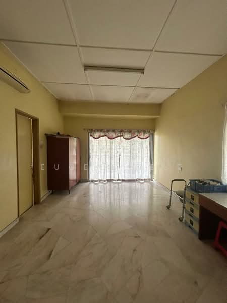 2-storey Terraced House for Sale in Sri Petaling (Kuala Lumpur) - Eugene Seet - Living Room - PropertyGuru.com.my