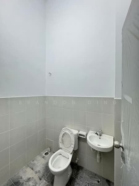 Rumah Teres 2 Tingkat untuk Disewa di Pontian (Johor) - Brandon Ding - Bathroom - PropertyGuru.com.my