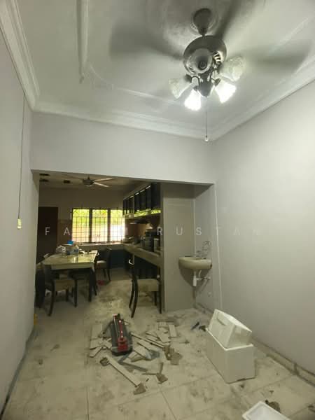 2-storey Terraced House for Sale in Seksyen 27 (Shah Alam) - Fahim Rustam - Kitchen - PropertyGuru.com.my