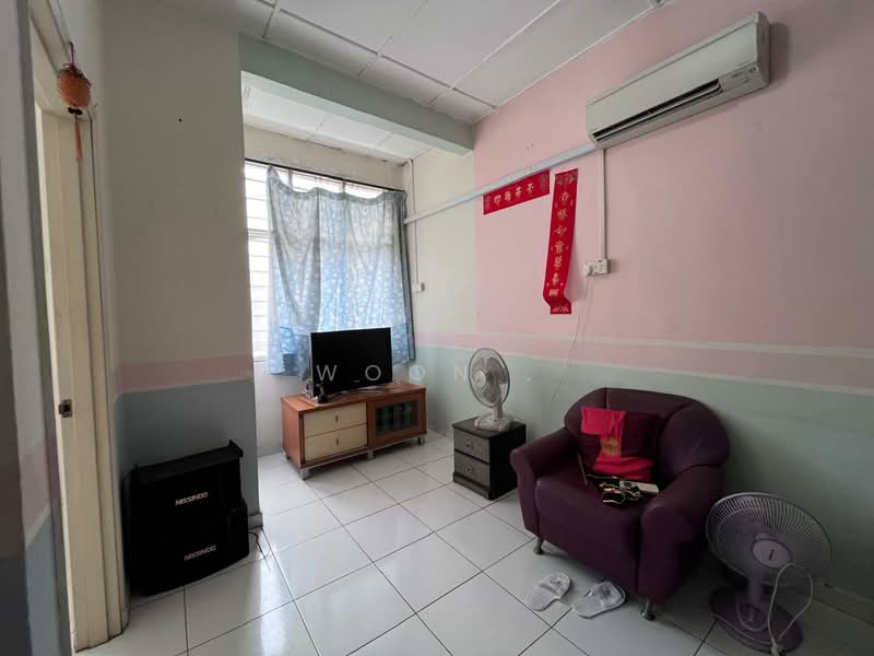Townhouse for Sale in Alai (Melaka) - Woon . - Living Room - PropertyGuru.com.my