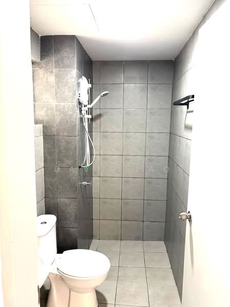 Kondominium untuk Disewa di Residensi Sateria - David Lao - Bathroom - PropertyGuru.com.my