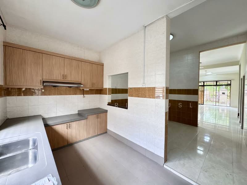 2-storey Terraced House for Sale in Taman Damansara Aliff (Tampoi) - Amir Faris Rusli - Kitchen - PropertyGuru.com.my