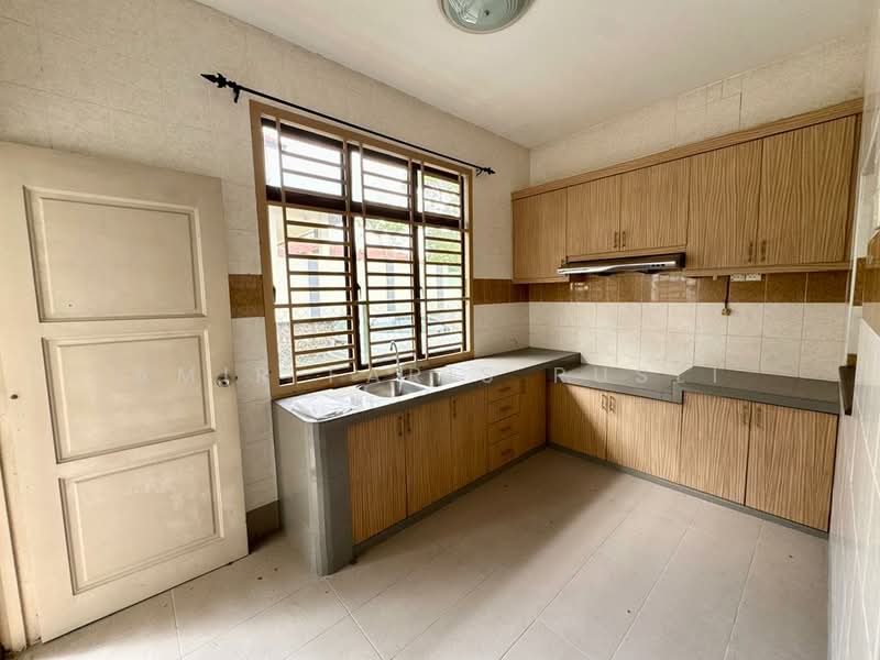2-storey Terraced House for Sale in Taman Damansara Aliff (Tampoi) - Amir Faris Rusli - Kitchen - PropertyGuru.com.my