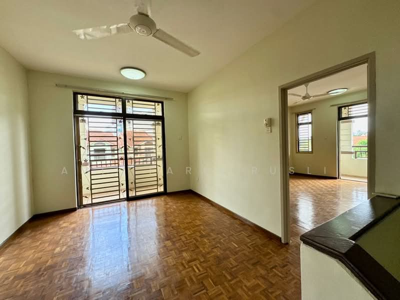 2-storey Terraced House for Sale in Taman Damansara Aliff (Tampoi) - Amir Faris Rusli - Living Room - PropertyGuru.com.my
