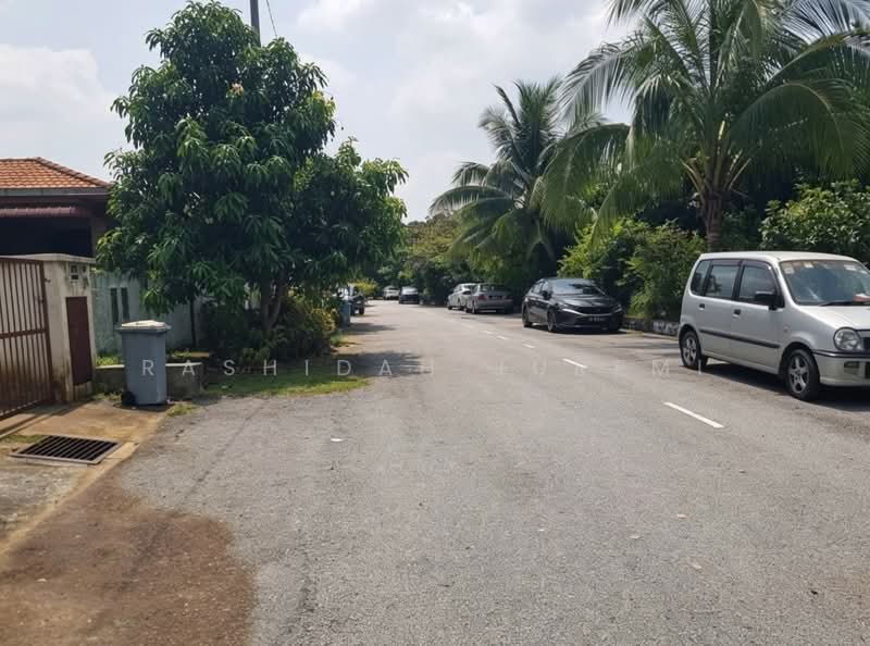 1-storey Terraced House for Sale in Bandar Saujana Putra (Tanjong Duabelas) - Rashidah Juremi - Exterior - PropertyGuru.com.my