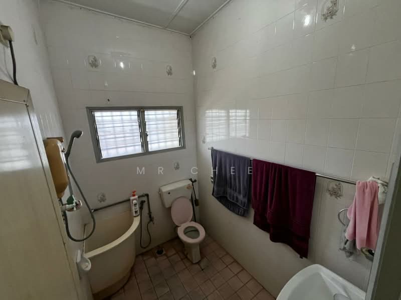 Terraced House for Sale in Ipoh (Perak) - Mr Chee - Bathroom - PropertyGuru.com.my